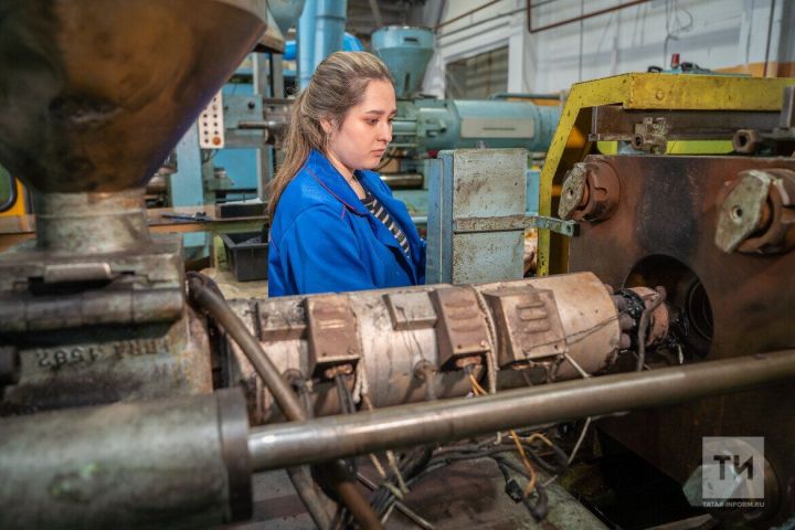 В Госдуме предложили сократить рабочую пятницу для женщин на 2 часа