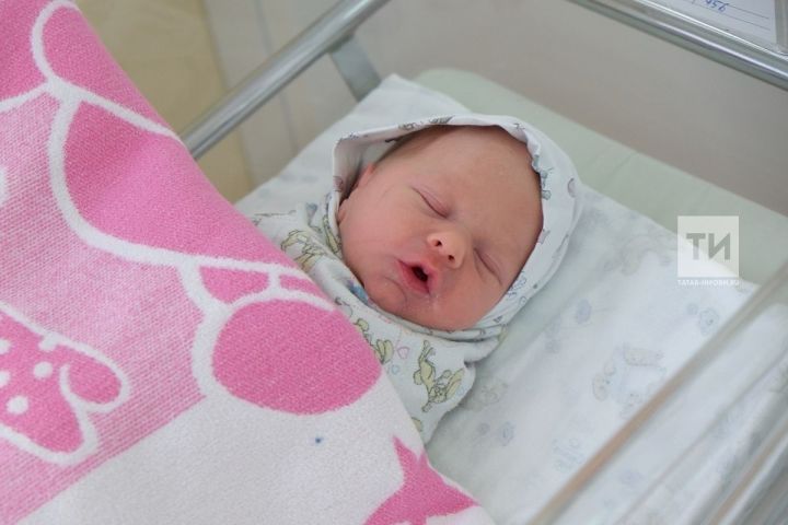 Более 8 тысяч татарстанских семей получили выплату при рождении ребенка с начала года