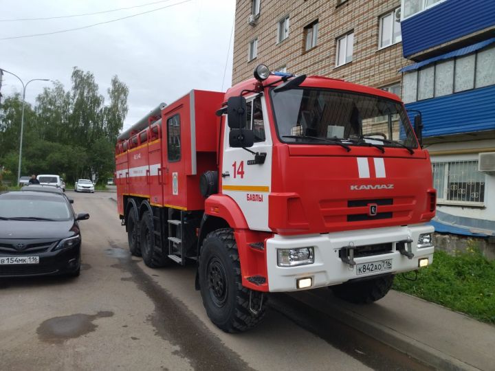 В Бавлах загорелась квартира