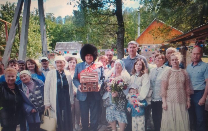 В Бавлах семья Фарраховых отметила золотую свадьбу