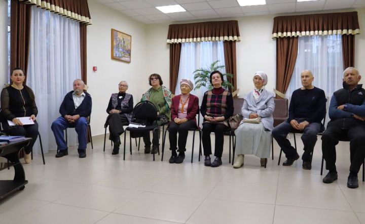 В Бавлах прошёл поэтический час «Певец страны берёзового ситца»