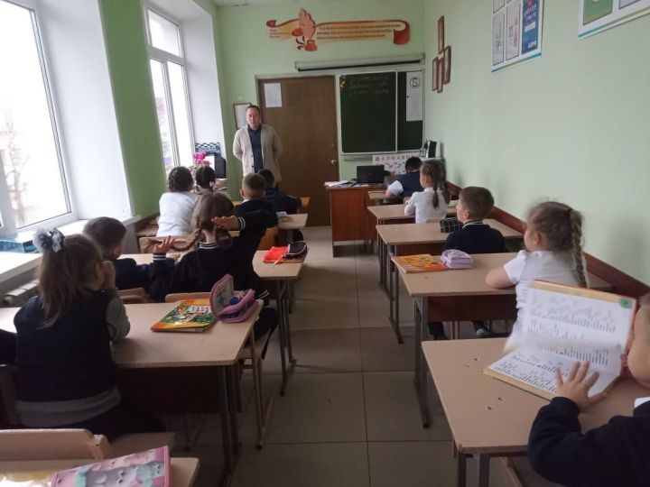 В Бавлах прошла тематическая беседа для учащихся младших классов