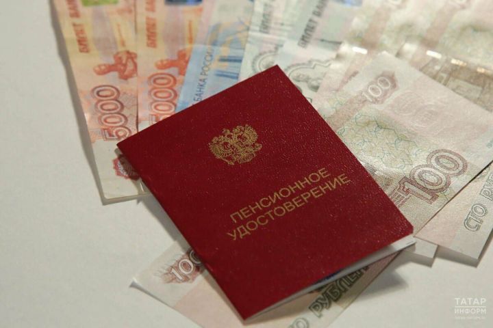 В каких случаях пенсионеры могут получать пособие по безработице в Татарстане