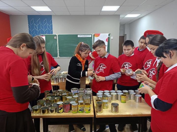 Бавлинские школьники помогают бойцам
