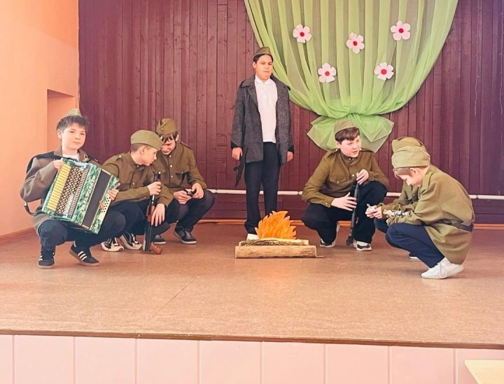 В школе № 3 Бавлов прошёл музыкальный фестиваль военно-патриотической песни «Синий платочек»