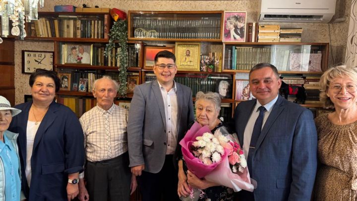 Ветеран медицины из Бавлов отметила 90-летний юбилей