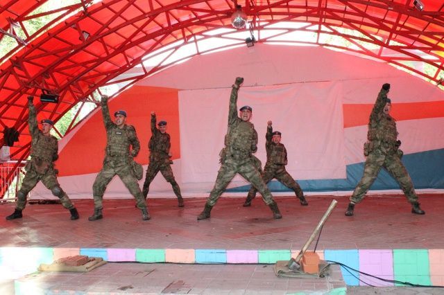 В «Иволге» для маленьких бавлинцев прошло выступление военного клуба