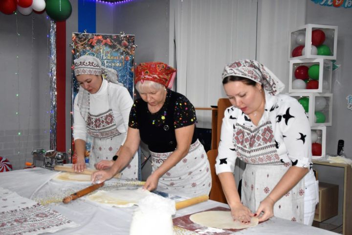 В Бавлинском районе приготовили домашнюю лапшу для бойцов