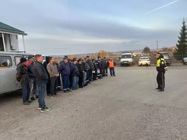 Бавлинские автоинспекторы провели профбеседу с водителями