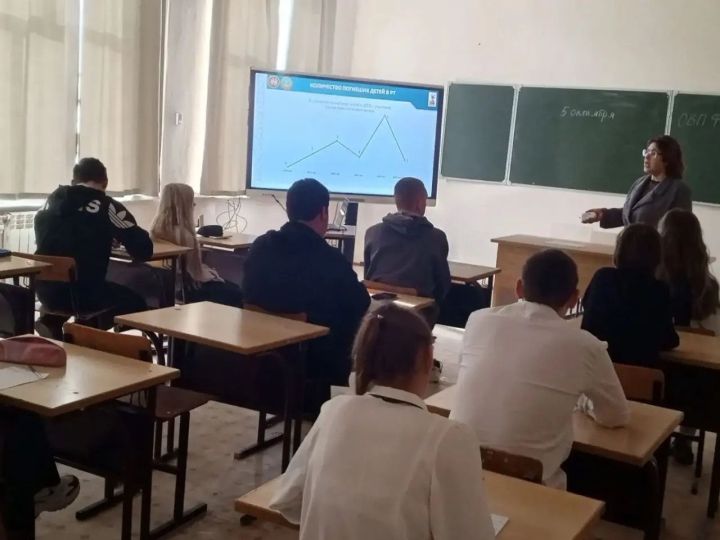 Бавлинским студентам рассказали о безопасности при управлении мототехникой