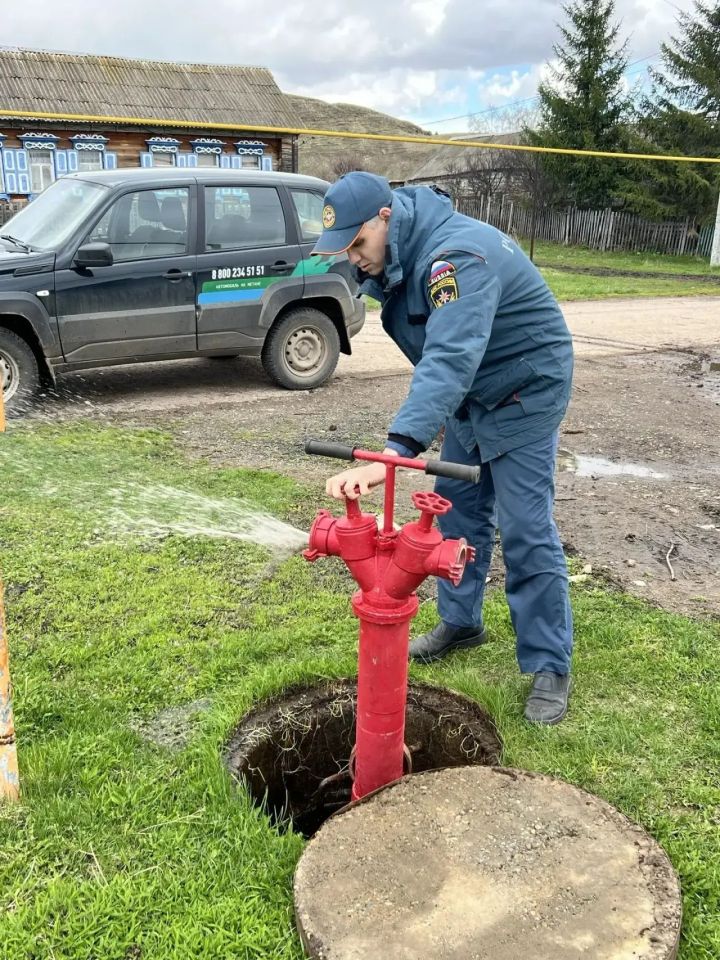 В Бавлинском районе проходит проверка пожарных гидрантов