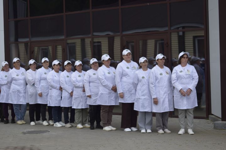 Баулы районында машина белән сыер саву операторларының  бәйгесе узды