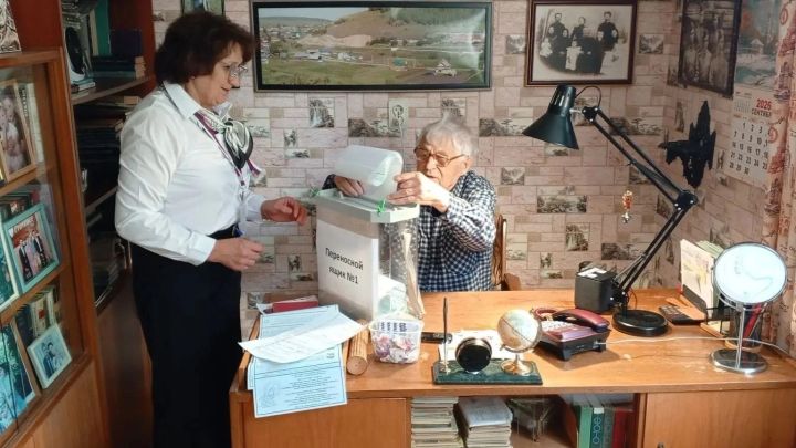 100-летний ветеран ВОВ проголосовал на выборах в Бавлинском районе