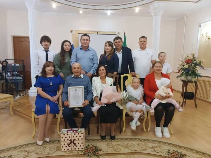 Бавлинская чета Тагировых отметила 50-летие семейной жизни