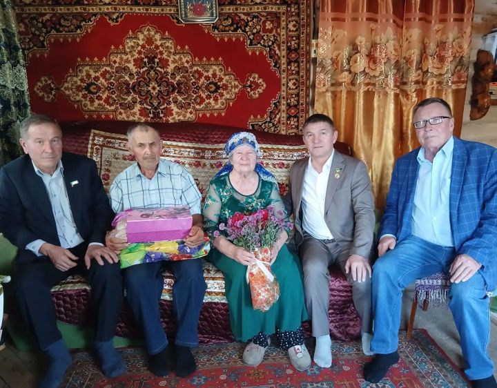 Баулы районы ветераны сиксән яшьтә сыер сава