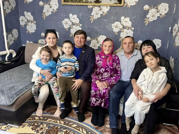 Ветеранны юбилее белән котладылар
