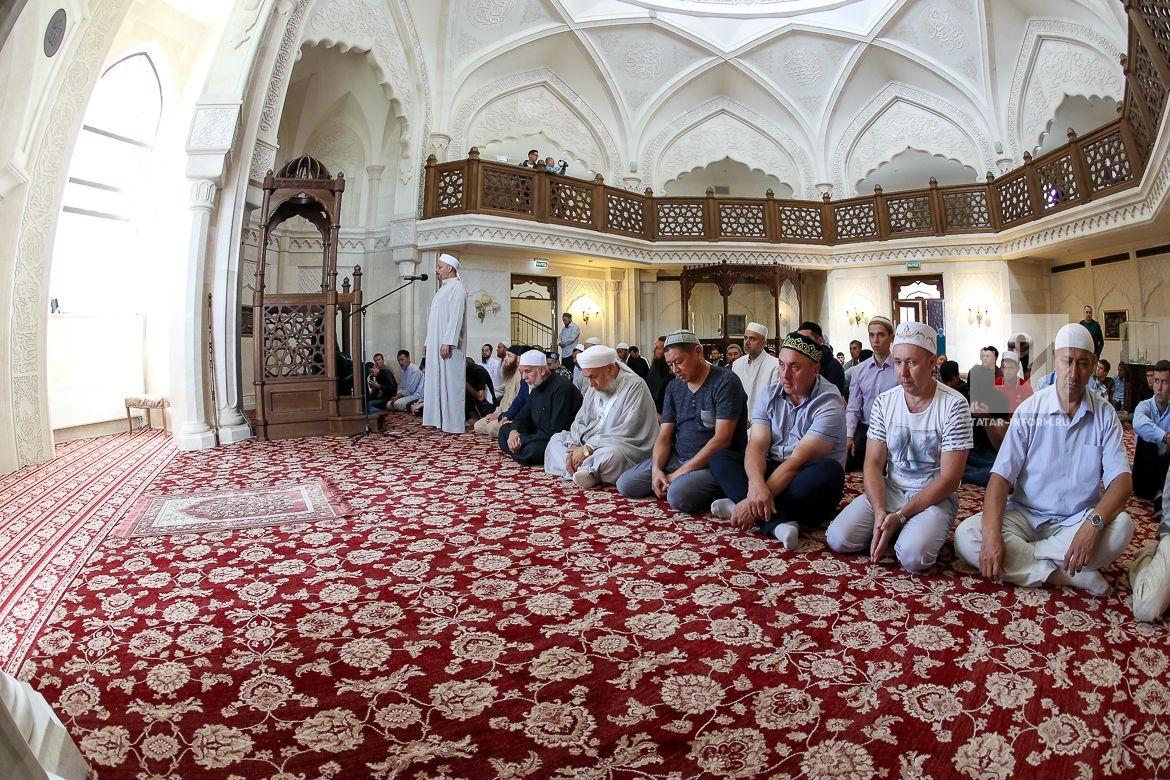 Когда у мусульман рамазан в 2024 году. Мечеть Аль Марджани Рамадан. Мечеть Ихсан Саранск ифтар. Мечеть Рамазан Екатеринбург. Ифтар в мечети.