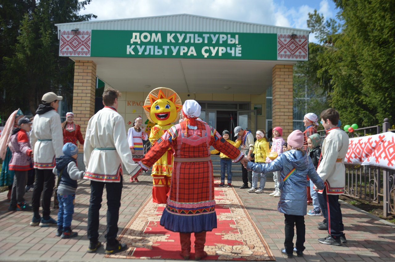 Сельчане встретили весну «Красной горкой»