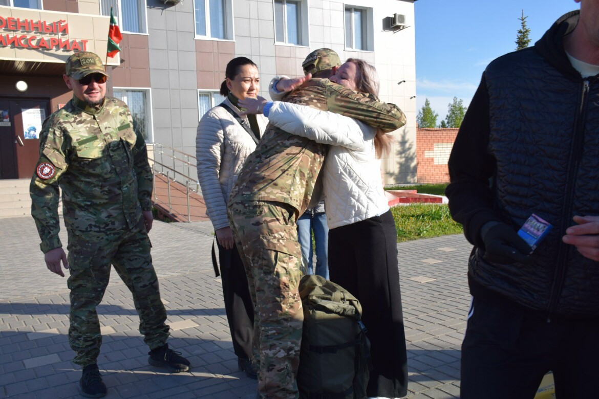 Уроженец Белгородской области отправился на СВО по контракту из Нурлатского  военкомата