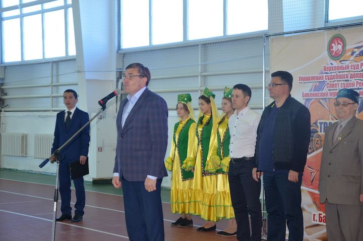 Приволжские судьи сыграли в Бавлинском районе в мини-футбол