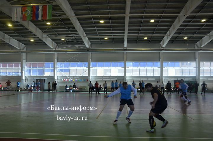 Приволжские судьи сыграли в Бавлинском районе в мини-футбол