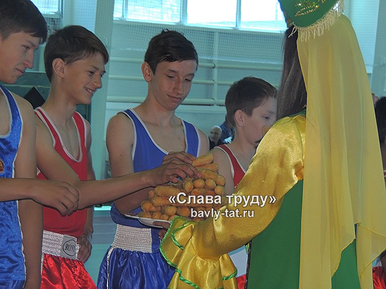 В Бавлах проходят соревнования по боксу памяти И.Чернова