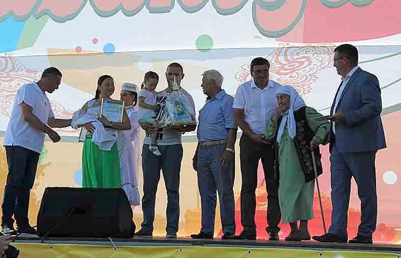 Бавлинцы провели Сабантуй в Тюмени