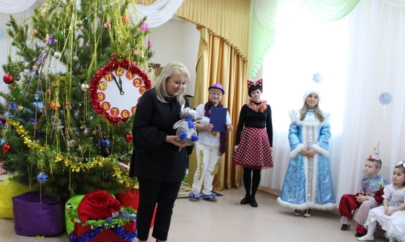 В бавлинском социальном приюте «СемьЯ» прошел новогодний праздник