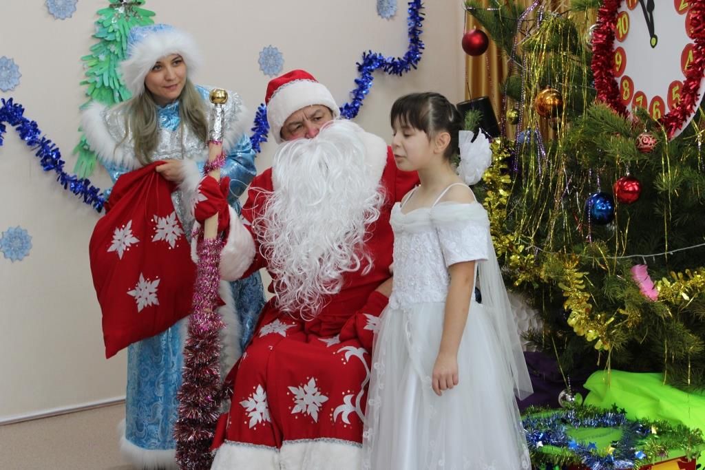 В бавлинском социальном приюте «СемьЯ» прошел новогодний праздник