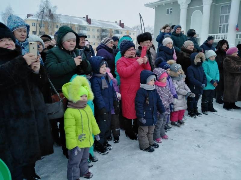 "Сказки в городе": бавлинцы станцевали со снеговиками