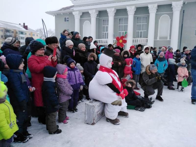 "Сказки в городе": бавлинцы станцевали со снеговиками