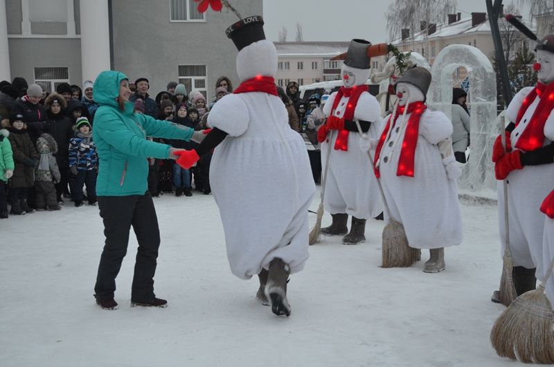 "Сказки в городе": бавлинцы станцевали со снеговиками