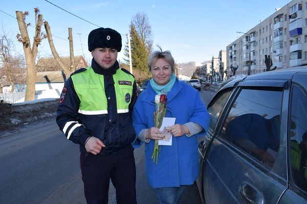 Бавлинских автоледи остановили сотрудники ГИБДД (видео)