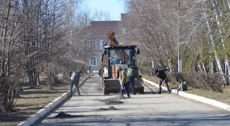 Бавлинцы приступили к ямочному ремонту дорог