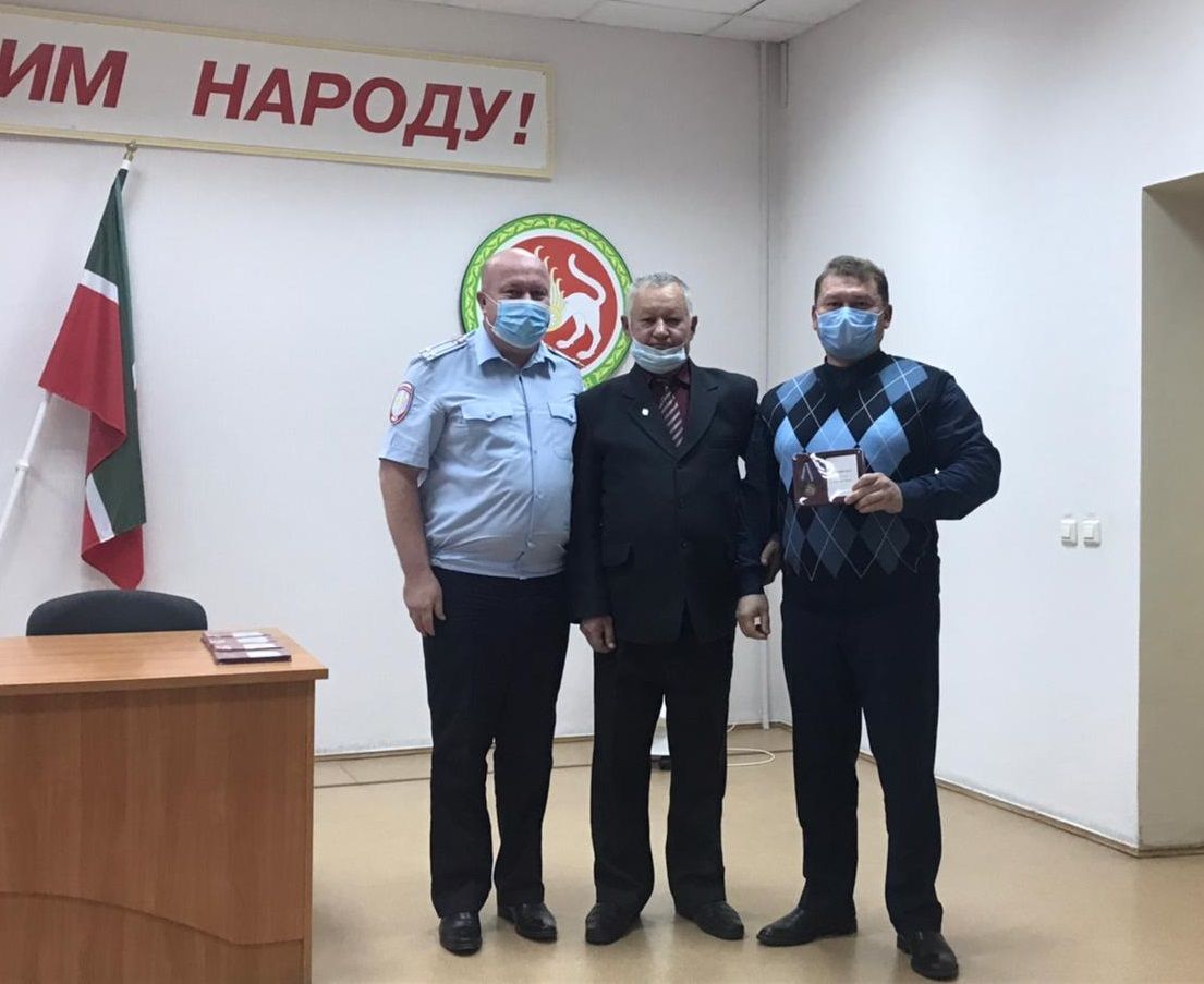 Бавлинских ветеранов МВД наградили юбилейными медалями