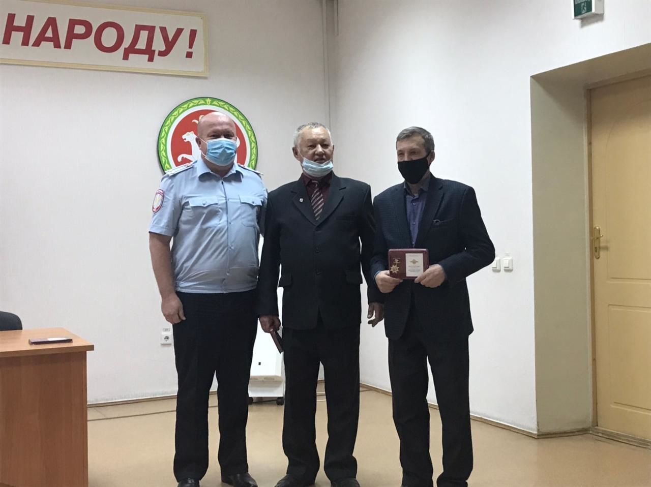 Бавлинских ветеранов МВД наградили юбилейными медалями