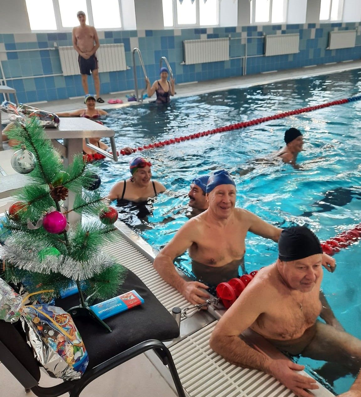 В Бавлах организовали новогодний заплыв для ветеранов