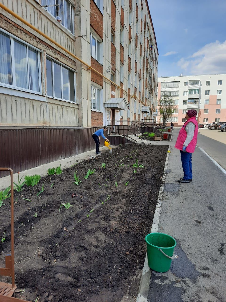 Жители дома № 21, по улице Салиха Сайдашева всем домом вышли на субботник