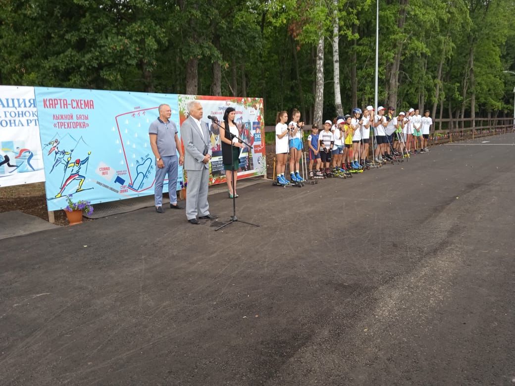 Юные спортсмены Бавлов начали заниматься на лыжероллерной трассе