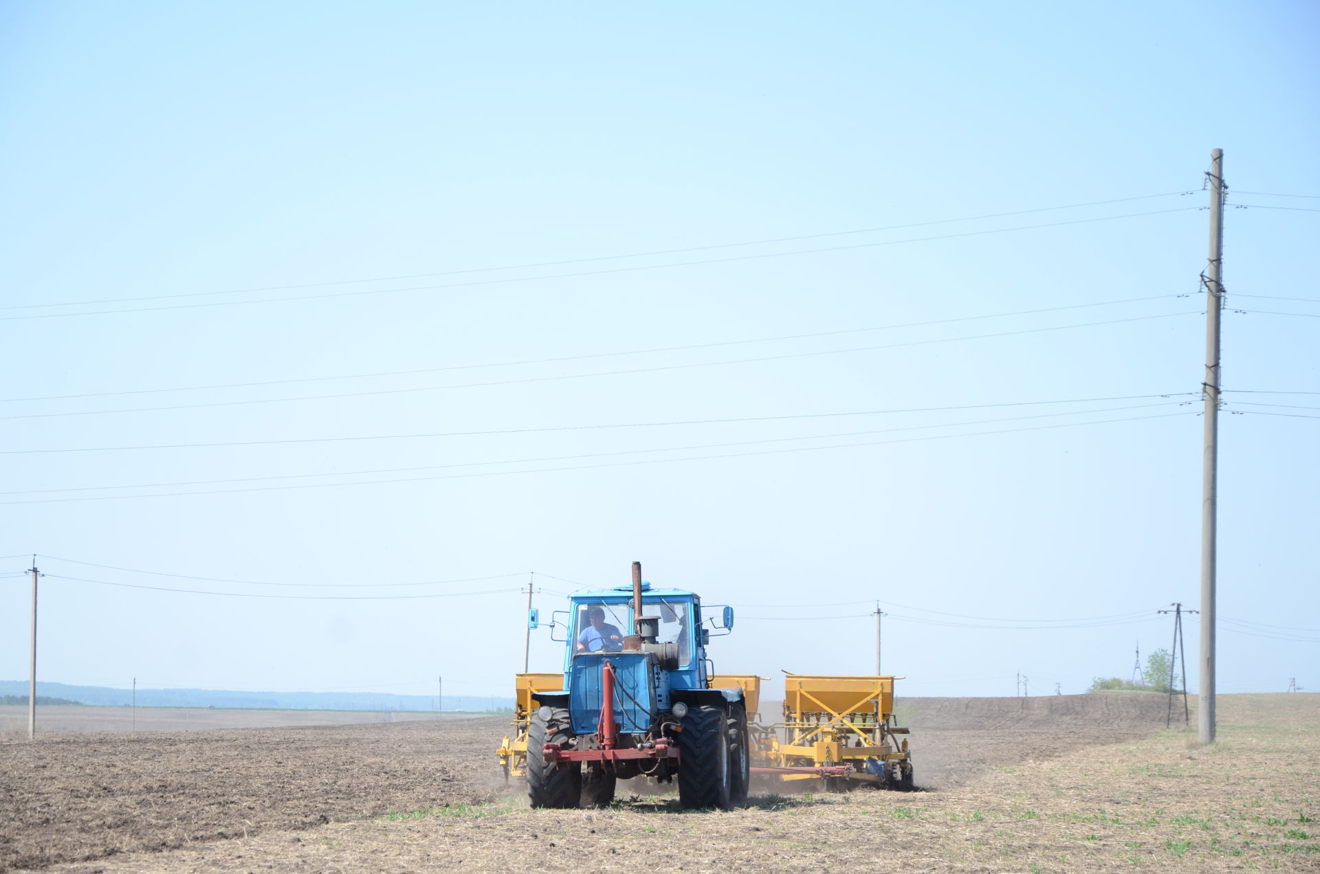 Аграрии Бавлинского района сеют и заготавливают корма