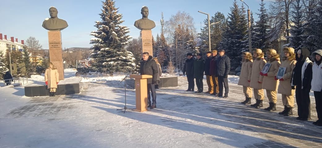 В Бавлах почтили память Героев Отечества