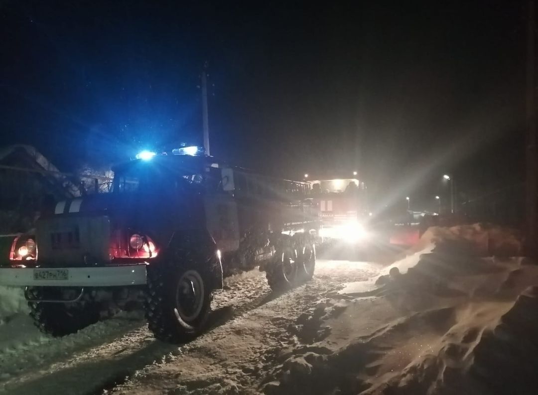 В селе Хансеверкино сгорел дом: пожарные извещатели помогли спастись хозяевам