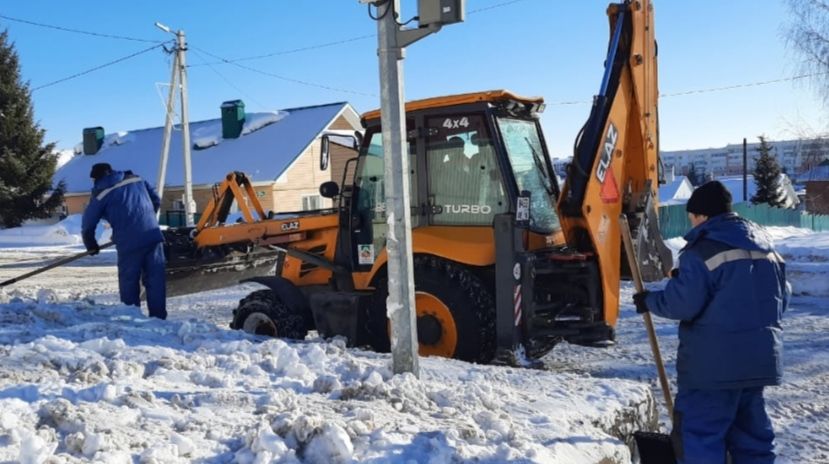 Сугробы на перекрестках создают аварийные ситуации для бавлинских автомобилистов