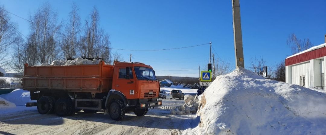 Сугробы на перекрестках создают аварийные ситуации для бавлинских автомобилистов