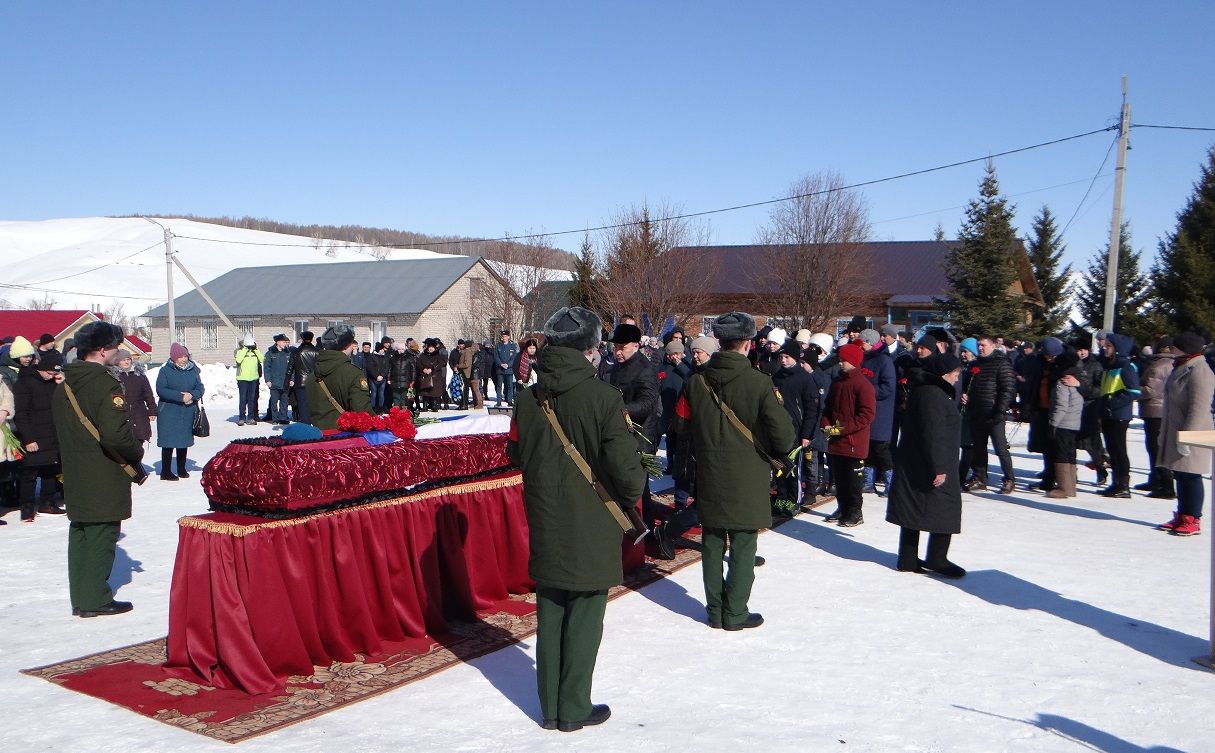 В Бавлинском районе похоронили Станислава Герасимова, героически погибшего в ходе спецоперации в Украине