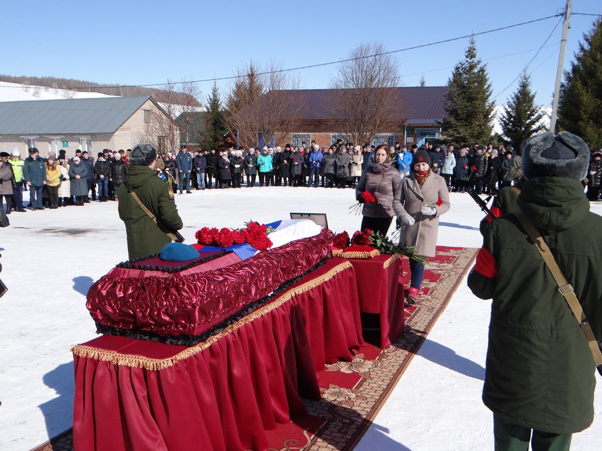 В Бавлинском районе похоронили Станислава Герасимова, героически погибшего в ходе спецоперации в Украине