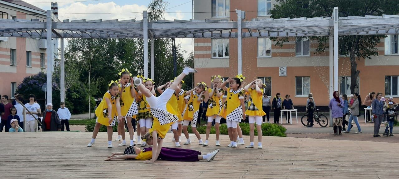 В первый день лета бавлинцы подарили детям праздник