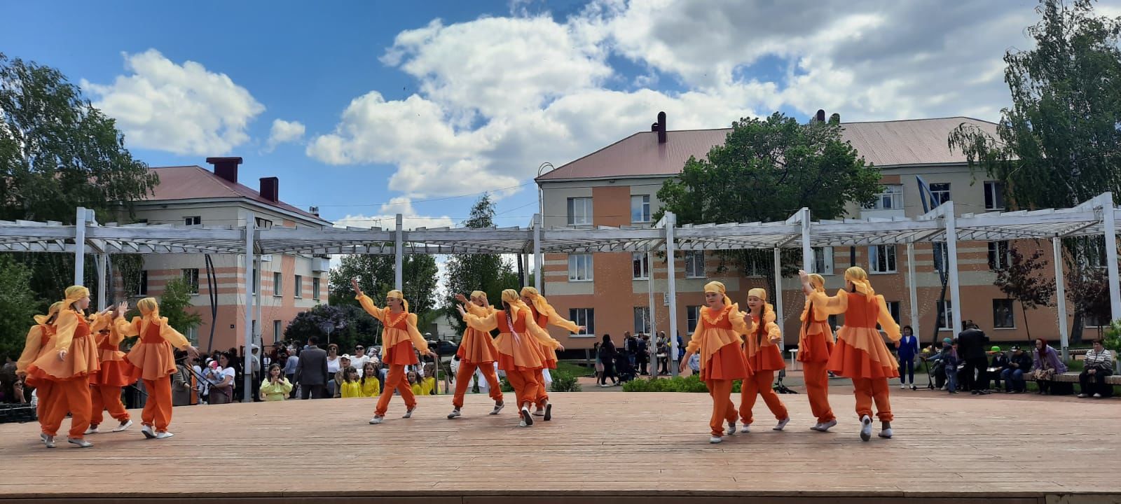 В первый день лета бавлинцы подарили детям праздник