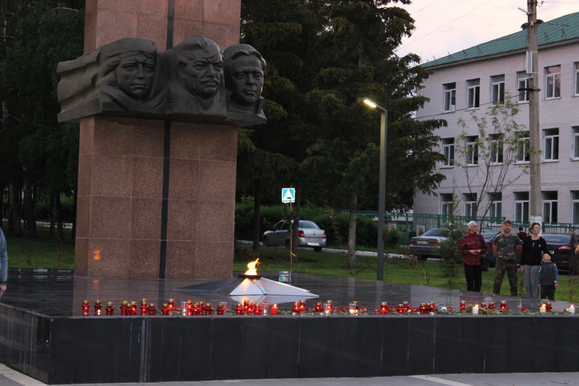 Память бавлинцев не гаснет (фотогалерея)