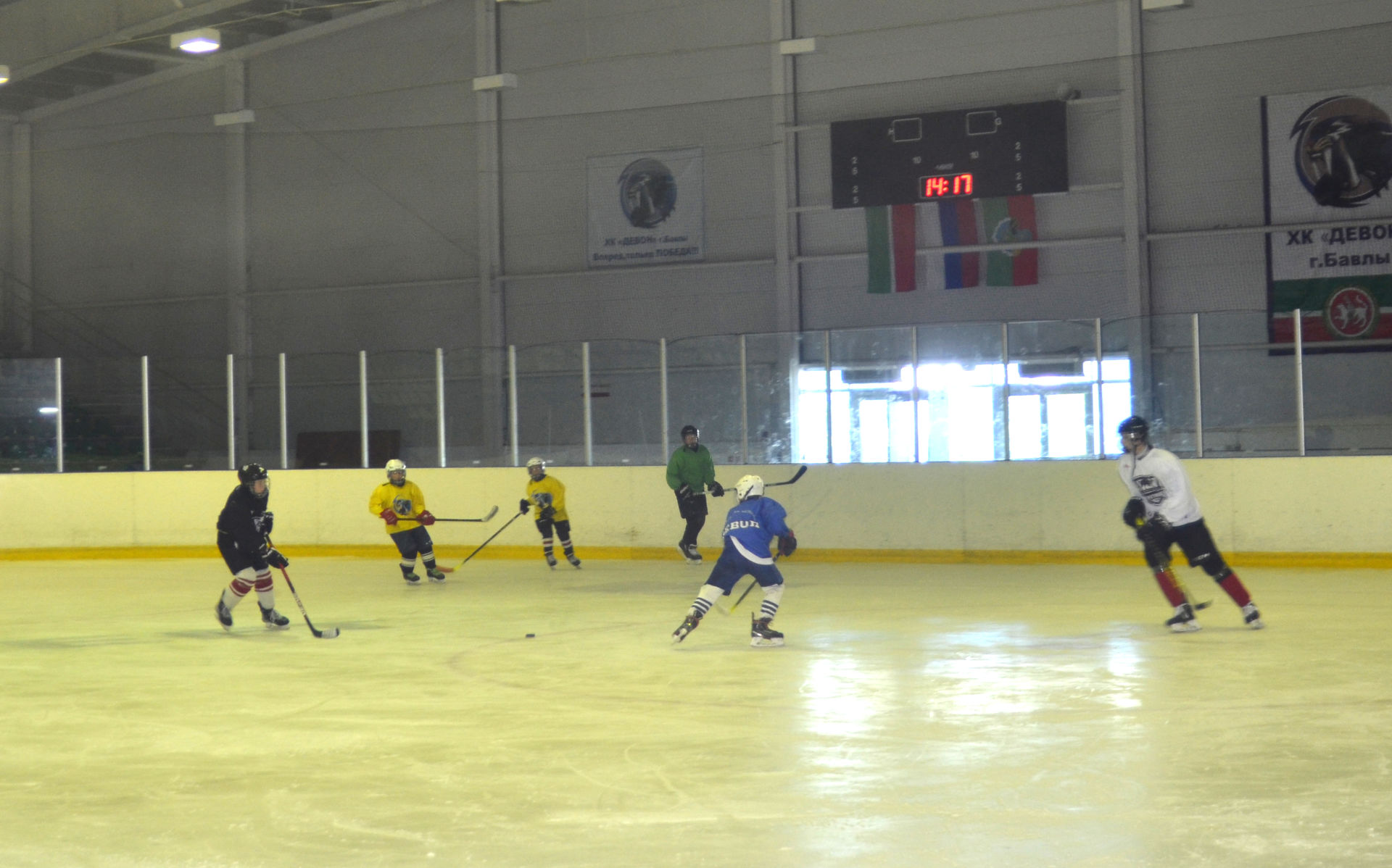 Успешные бывшие юные хоккеисты Бавлов в гостях в родном Ледовом дворце